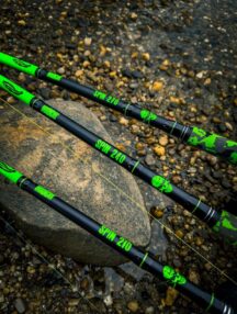 Въдица за Сом MADCAT UV Series Vertical 1.75м (50-150г) – Светлината, която лови!